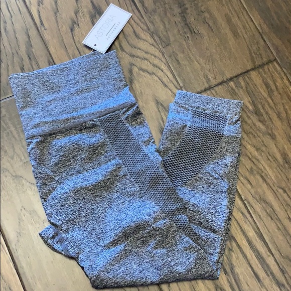 Astoria activewear 3/4 length gray tight - Picture 1 of 3